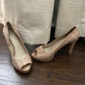 Nine West open toe neutral snakeskin heel